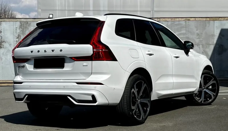 Volvo XC60 T6 Recharge Ultimate Dark =R-Design= Pano Гаранция Image 3